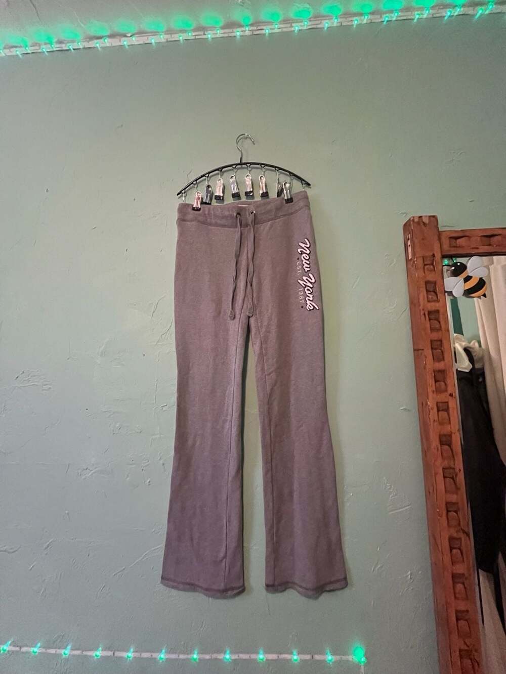 Aeropostale New York Sweatpants Size S Gray Flare